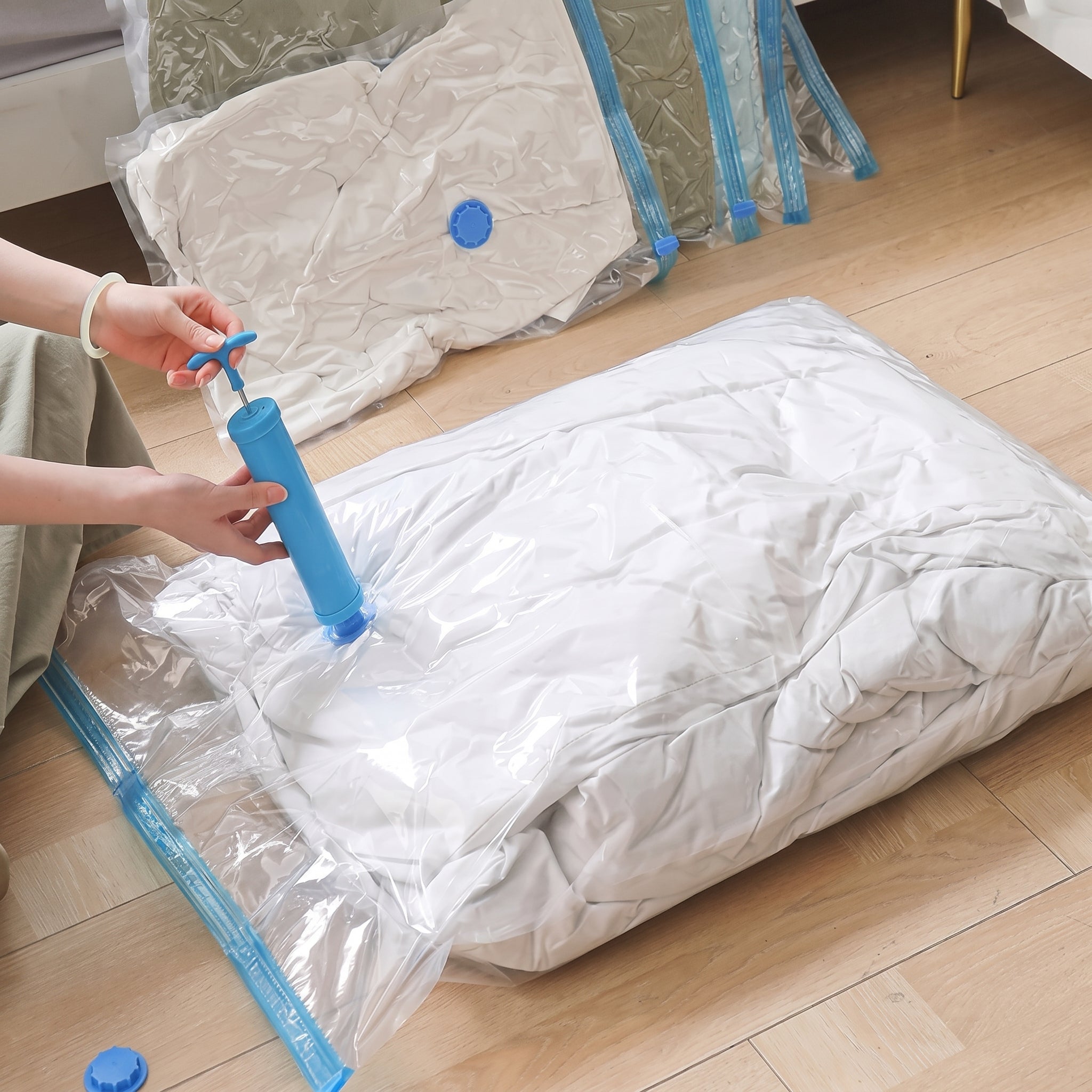 5-Pack Vacuum Storage Bags with a Hand Pump