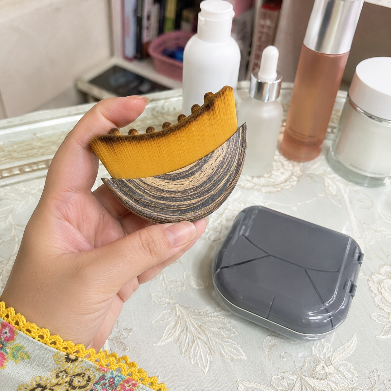 Lymphatic Contour Face Brush